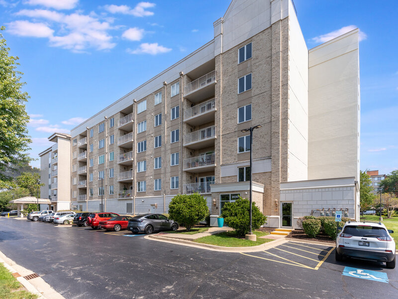 2030 Saint Regis Drive Lombard IL 60148
