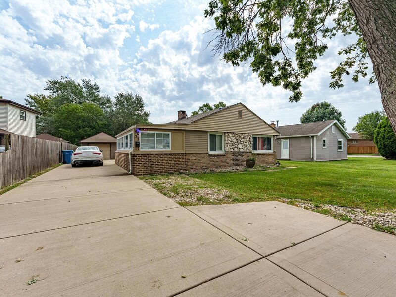 5037 Elm Circle Drive Oak Lawn IL 60453