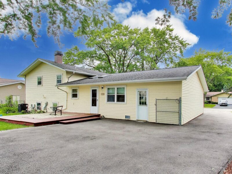 2805 Kincaid Drive Woodridge IL 60517
