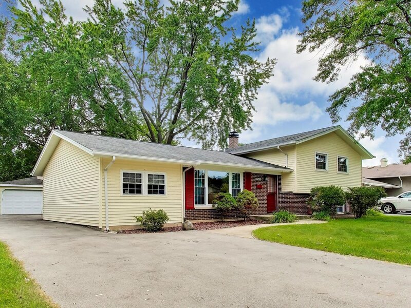 2805 Kincaid Drive Woodridge IL 60517