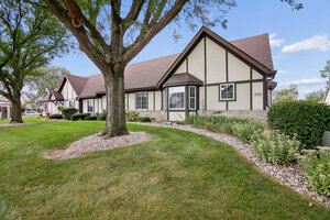 Photo of 1880 Willow Circle Drive Crest Hill IL 60403