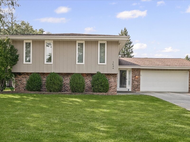 1609 Erin Drive Normal IL 61761