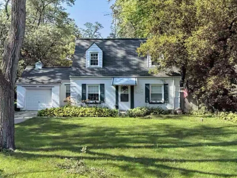 302 E Clarendon Street Prospect Heights IL 60070
