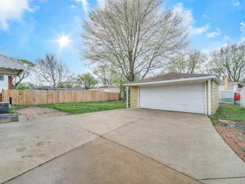 10 N Adams Drive Addison IL 60101