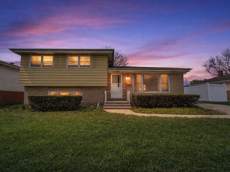 10 N Adams Drive Addison IL 60101