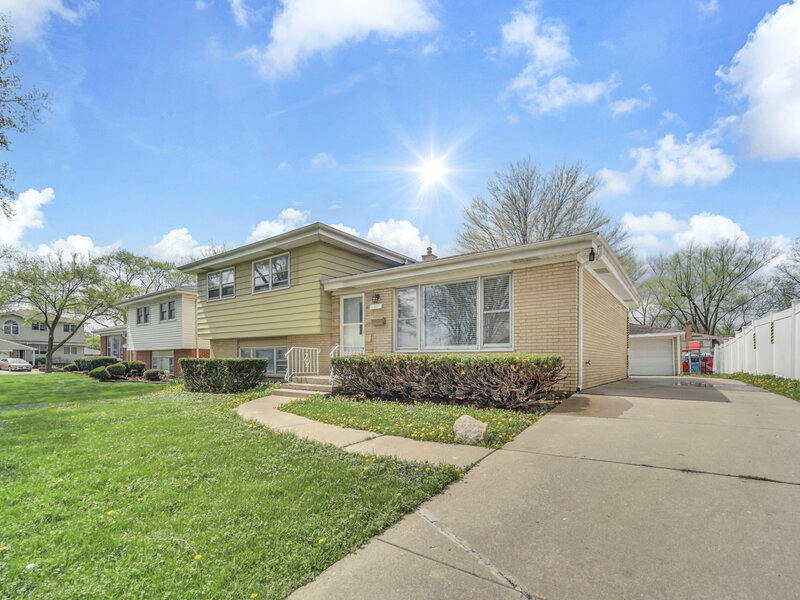 10 N Adams Drive Addison IL 60101