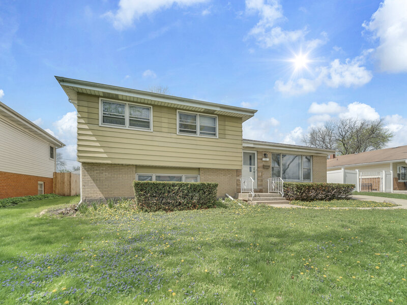 10 N Adams Drive Addison IL 60101
