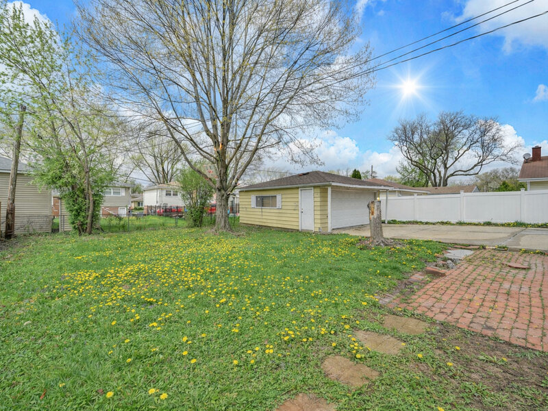 10 N Adams Drive Addison IL 60101