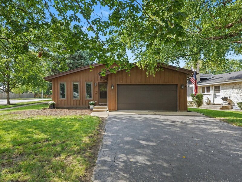 452 Commonwealth Lane Elmhurst IL 60126