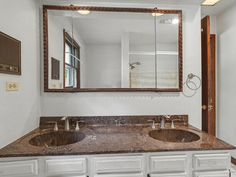 452 Commonwealth Lane Elmhurst IL 60126