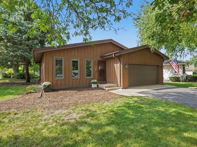452 Commonwealth Lane Elmhurst IL 60126