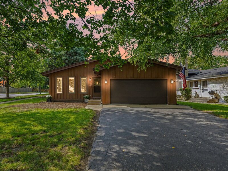 452 Commonwealth Lane Elmhurst IL 60126
