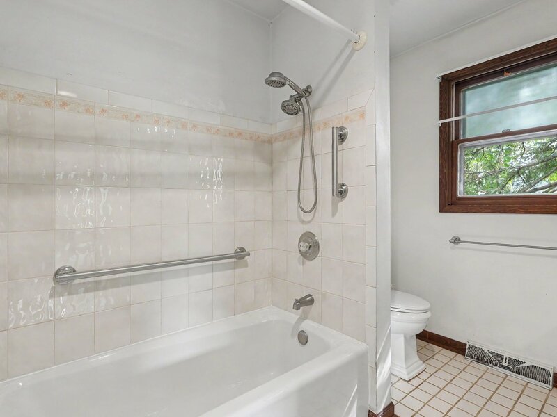 452 Commonwealth Lane Elmhurst IL 60126