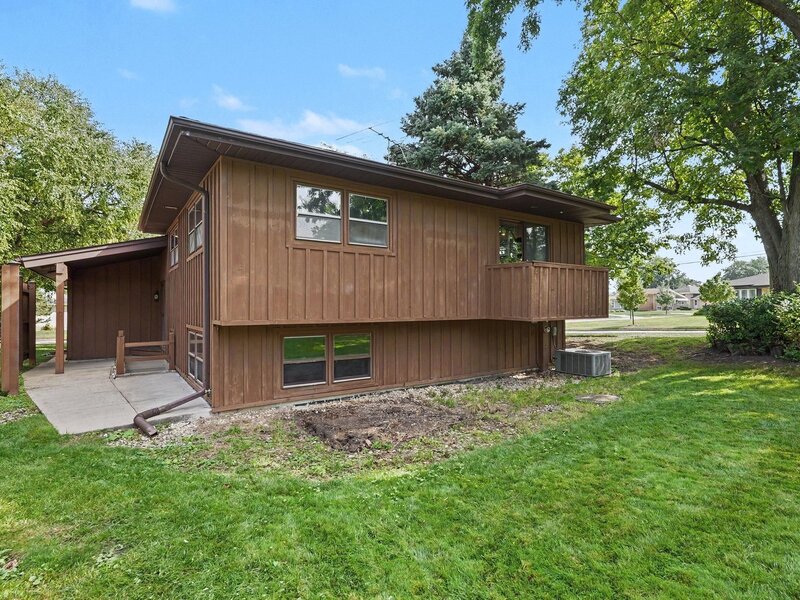 452 Commonwealth Lane Elmhurst IL 60126