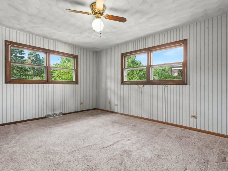 452 Commonwealth Lane Elmhurst IL 60126