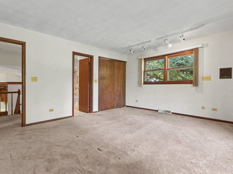 452 Commonwealth Lane Elmhurst IL 60126