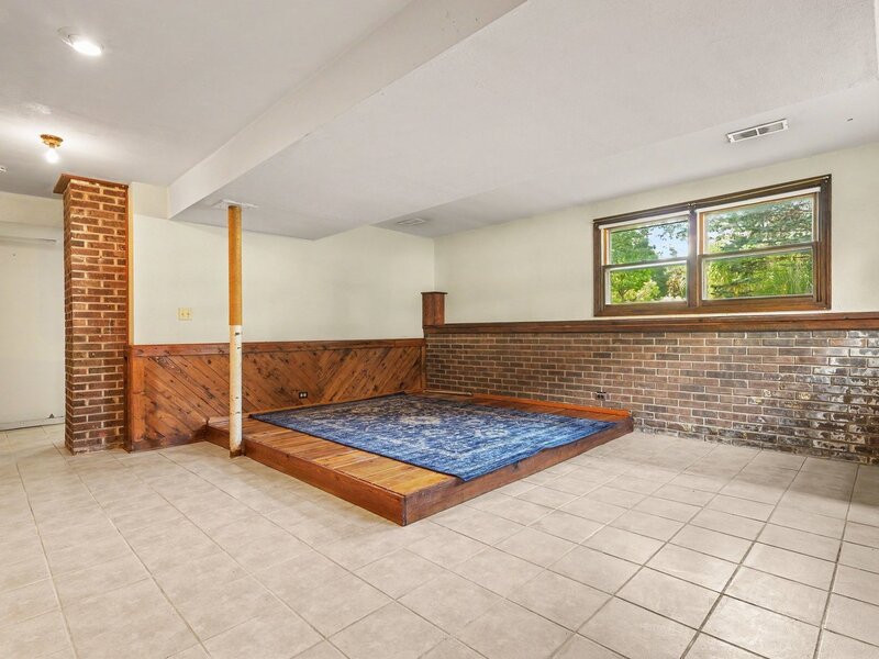 452 Commonwealth Lane Elmhurst IL 60126