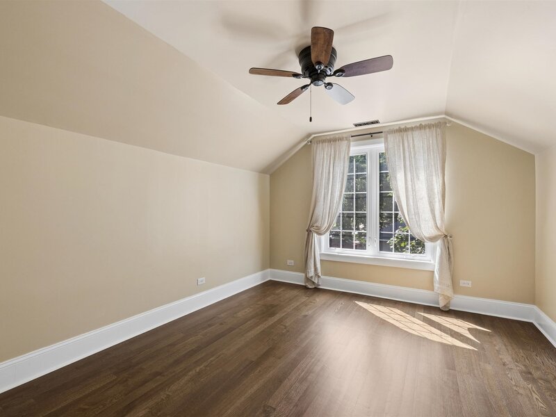 110 S Walkup Avenue Crystal Lake IL 60014