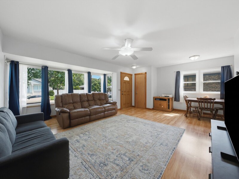 17946 Hickory Street Lansing IL 60438
