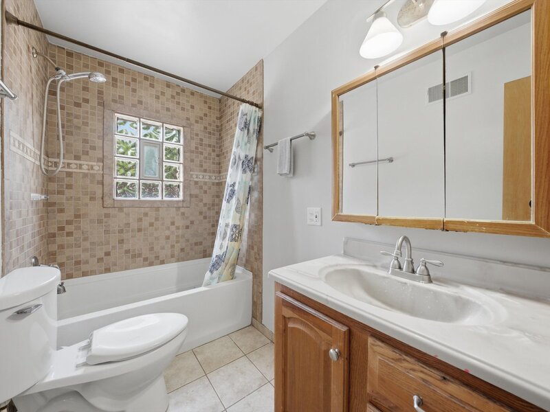 17946 Hickory Street Lansing IL 60438