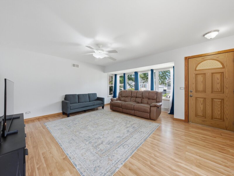 17946 Hickory Street Lansing IL 60438