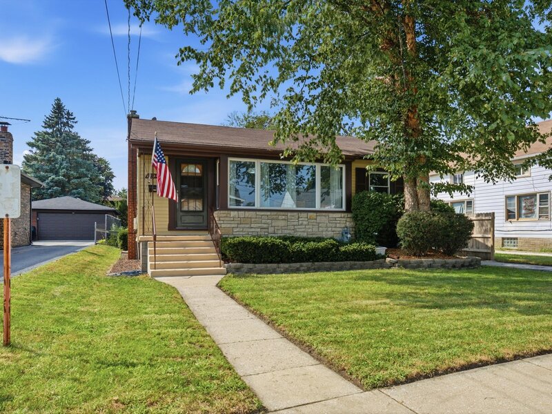 17946 Hickory Street Lansing IL 60438