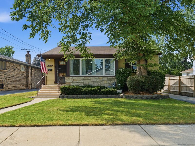 17946 Hickory Street Lansing IL 60438