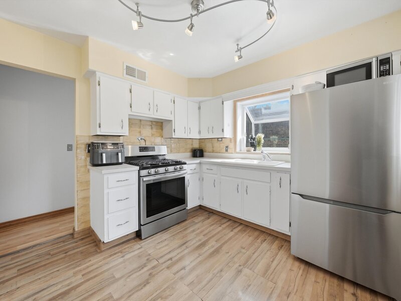 17946 Hickory Street Lansing IL 60438