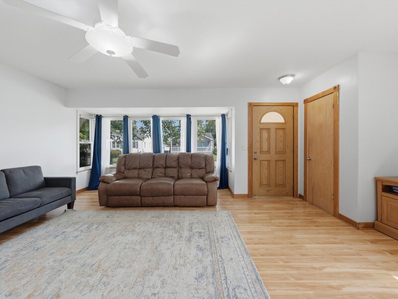 17946 Hickory Street Lansing IL 60438