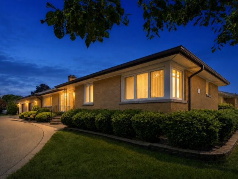 8231 W Berwyn Avenue Chicago IL 60656