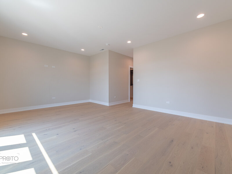4945 W Berenice Avenue Chicago IL 60641