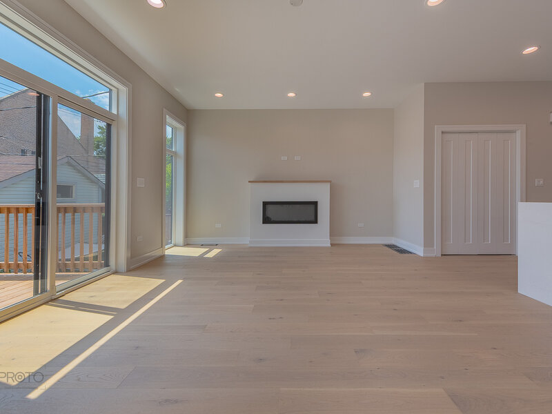 4945 W Berenice Avenue Chicago IL 60641