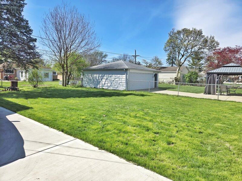 980 W Grant Drive Des Plaines IL 60016