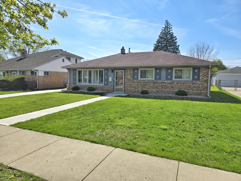 980 W Grant Drive Des Plaines IL 60016