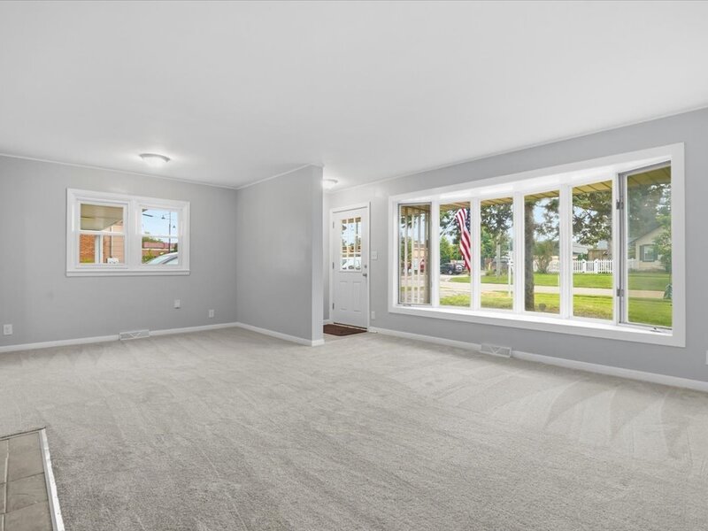 176 Lakeshore Drive Crystal Lake IL 60014