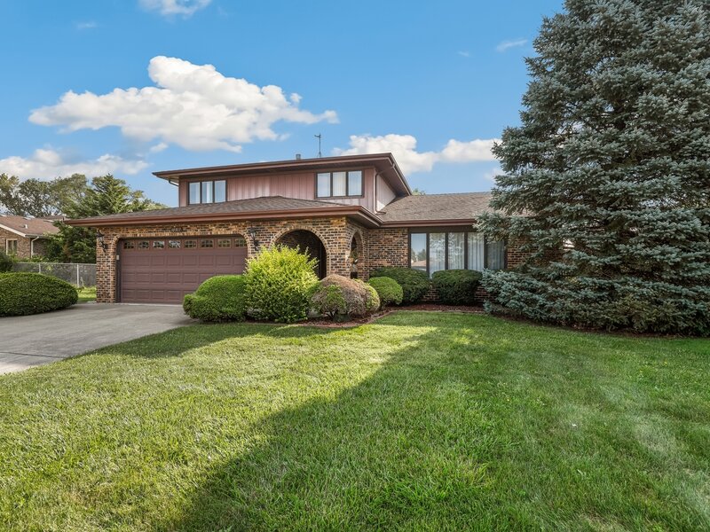 10917 Circle Court Palos Hills IL 60465
