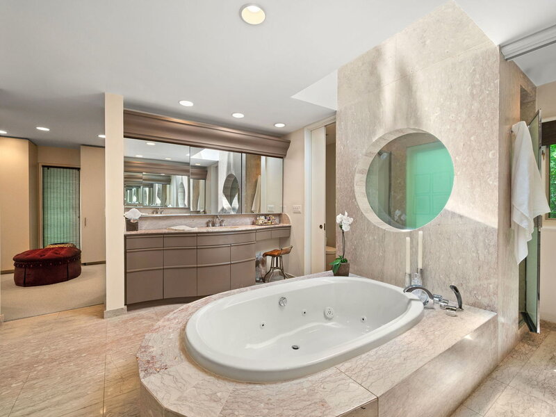 677 Driftwood Lane Northbrook IL 60062