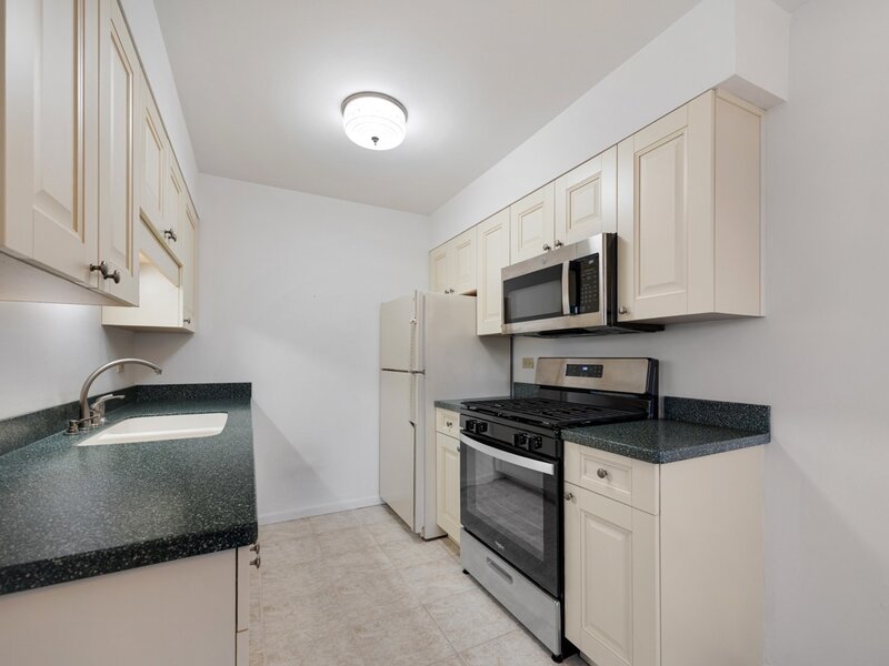 784 Leicester Road Elk Grove Village IL 60007