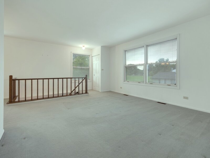 784 Leicester Road Elk Grove Village IL 60007