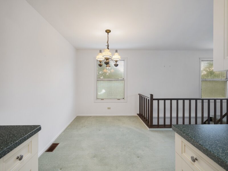 784 Leicester Road Elk Grove Village IL 60007