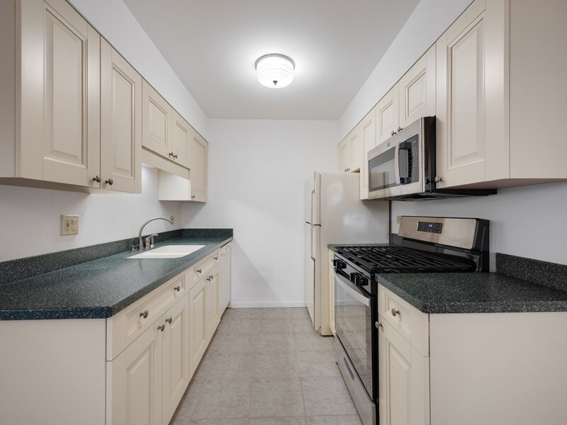 784 Leicester Road Elk Grove Village IL 60007