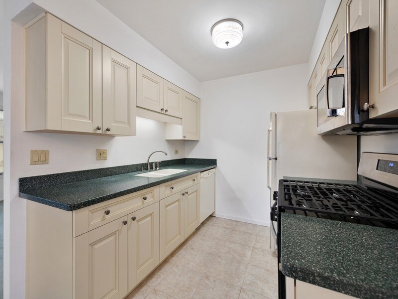 784 Leicester Road Elk Grove Village IL 60007