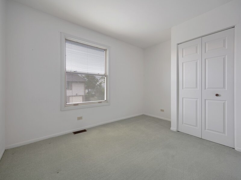 784 Leicester Road Elk Grove Village IL 60007