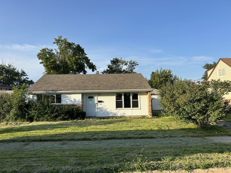 62 Sauk Trail Park Forest IL 60466