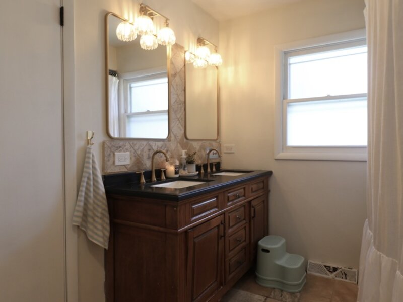 510 W Millns Court Addison IL 60101
