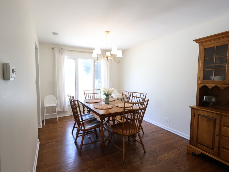 510 W Millns Court Addison IL 60101