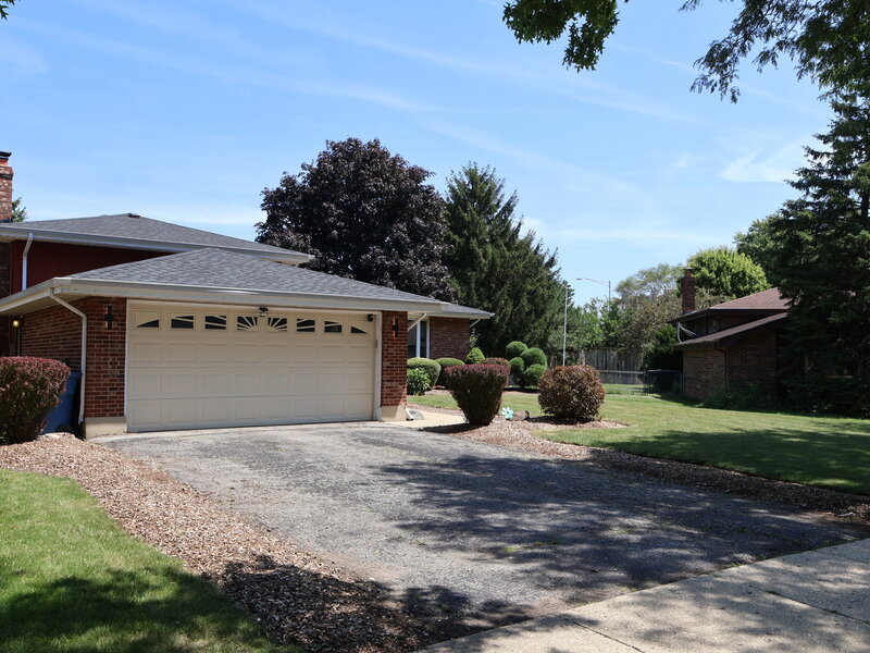510 W Millns Court Addison IL 60101