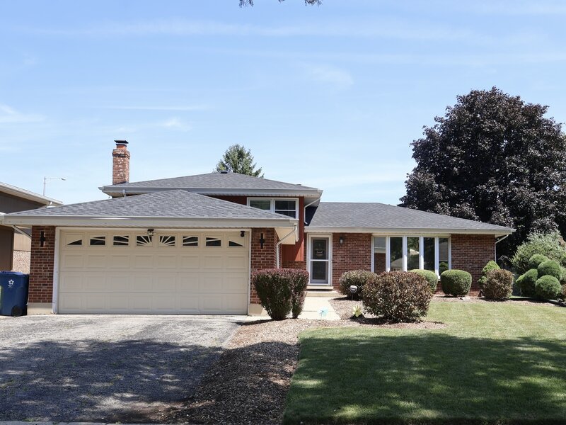 510 W Millns Court Addison IL 60101