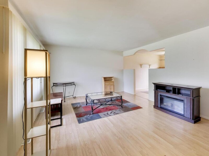 139 W Melody Lane Woodstock IL 60098