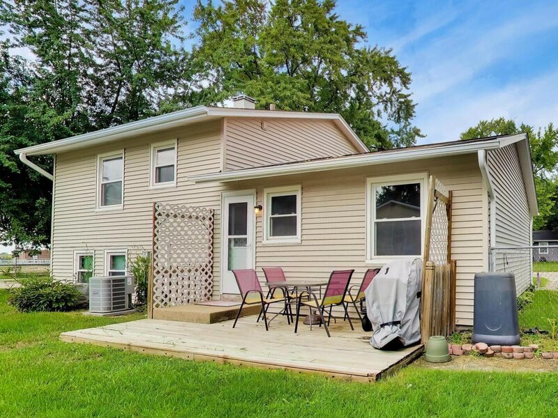 139 W Melody Lane Woodstock IL 60098